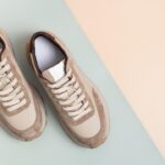 Integrer des baskets dans une tenue professionnelle : les codes ont change